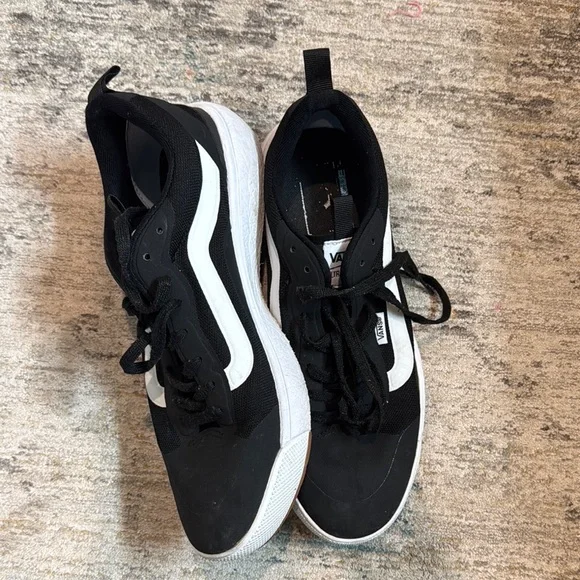 Vans Black and White Sneakers Sleek Skate Style UltraRange size 10 - Picture 3 of 5